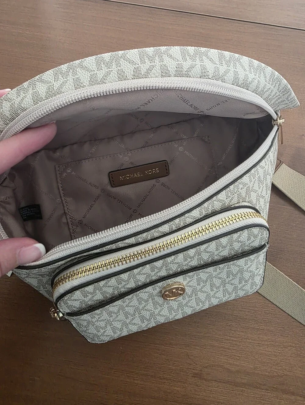 NWT Michael Kors Maisie Large 2-in-1 Signature Sling Belt Bag Vanilla
